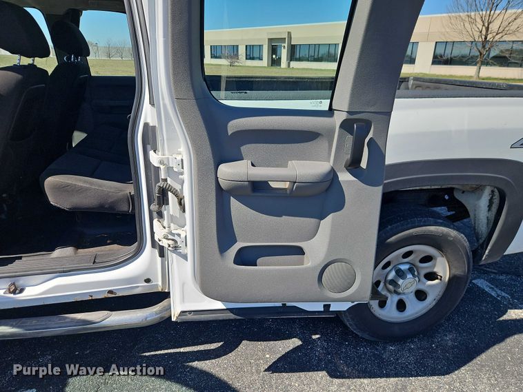 image for item EO7071 2010 Chevrolet Silverado 1500 Ext. Cab pickup truck