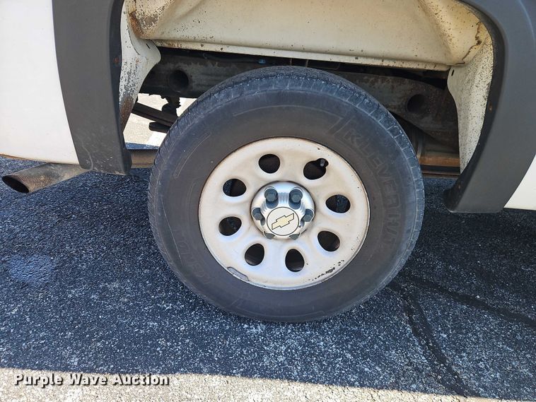 image for item EO7071 2010 Chevrolet Silverado 1500 Ext. Cab pickup truck