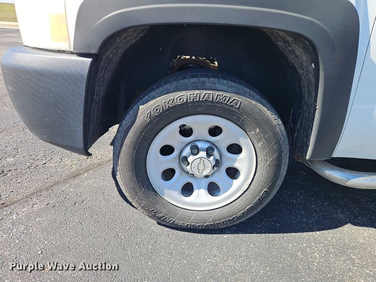 image for item EO7071 2010 Chevrolet Silverado 1500 Ext. Cab pickup truck