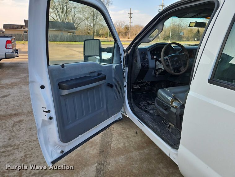 image for item EO7073 2011 Ford F250 Super Duty Crew Cab pickup truck