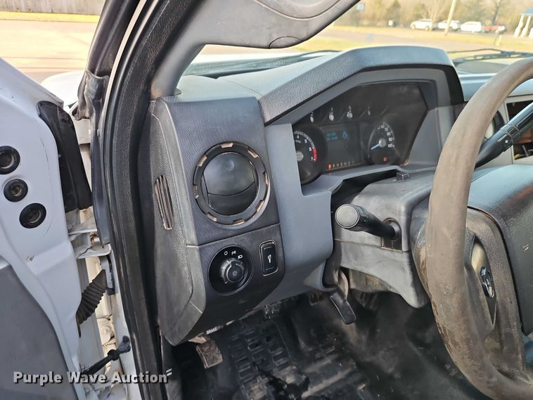 image for item EO7073 2011 Ford F250 Super Duty Crew Cab pickup truck