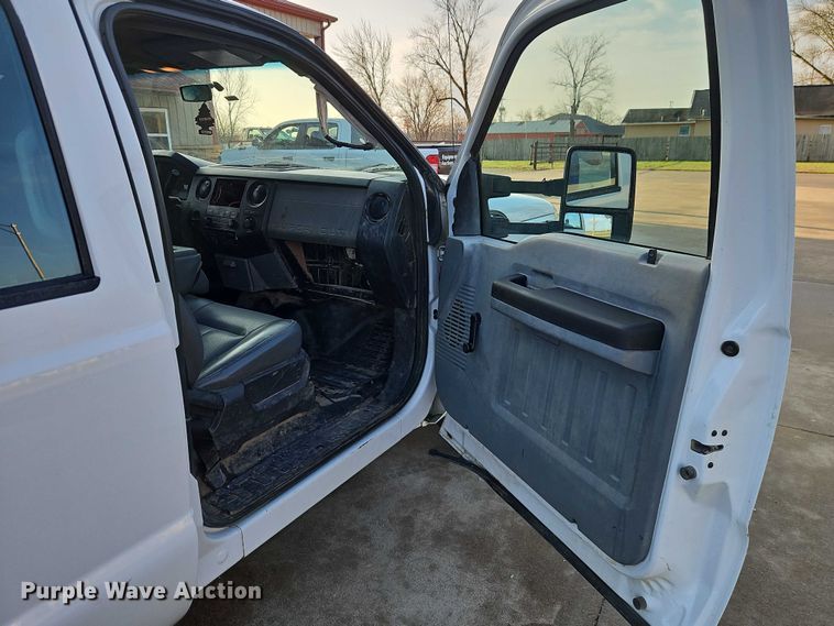 image for item EO7073 2011 Ford F250 Super Duty Crew Cab pickup truck
