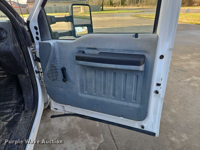image for item EO7073 2011 Ford F250 Super Duty Crew Cab pickup truck