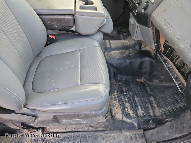 image for item EO7073 2011 Ford F250 Super Duty Crew Cab pickup truck