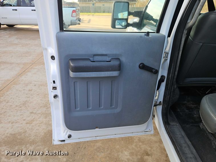 image for item EO7073 2011 Ford F250 Super Duty Crew Cab pickup truck