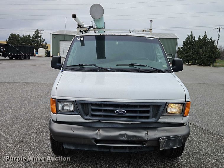 image for item EO7083 2006 Ford E350 van