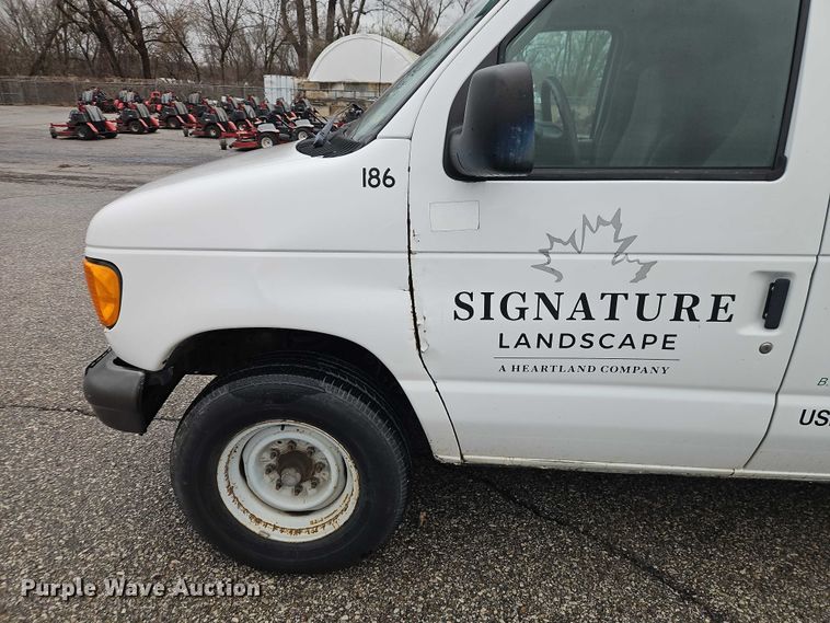 image for item EO7083 2006 Ford E350 van