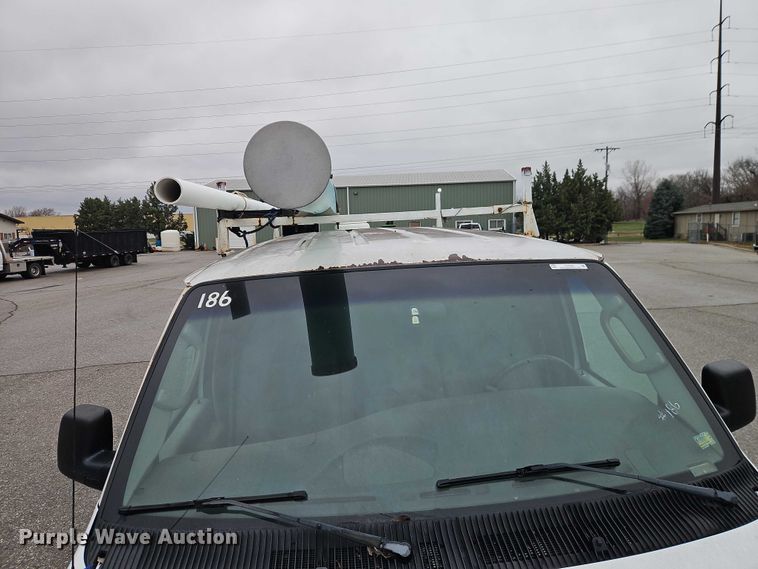 image for item EO7083 2006 Ford E350 van