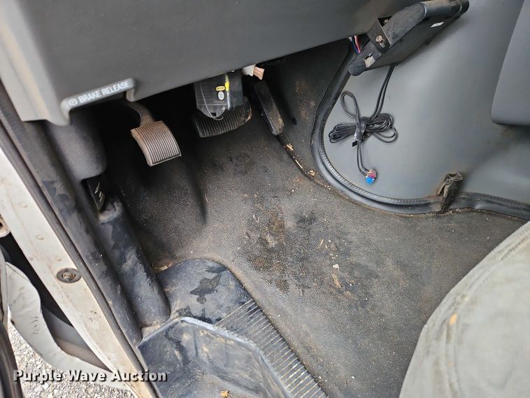 image for item EO7083 2006 Ford E350 van