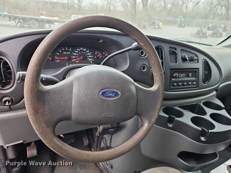 image for item EO7083 2006 Ford E350 van