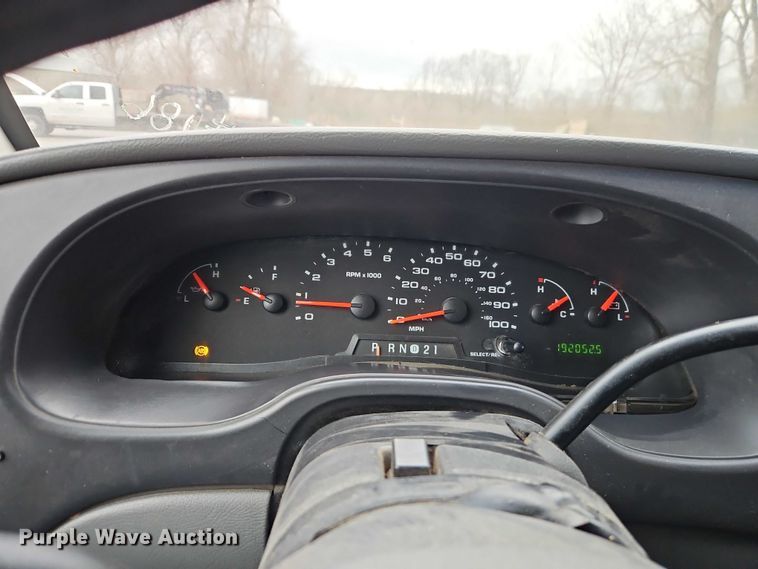 image for item EO7083 2006 Ford E350 van