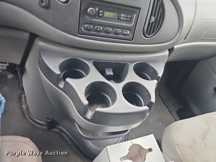 image for item EO7083 2006 Ford E350 van