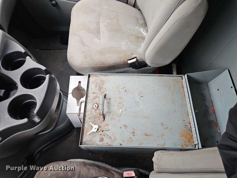 image for item EO7083 2006 Ford E350 van