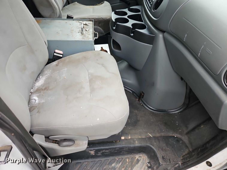 image for item EO7083 2006 Ford E350 van