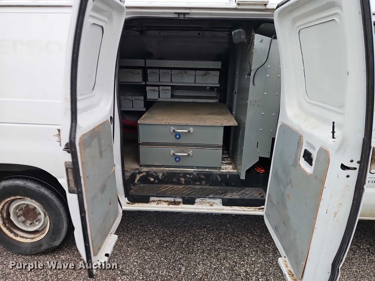 image for item EO7083 2006 Ford E350 van