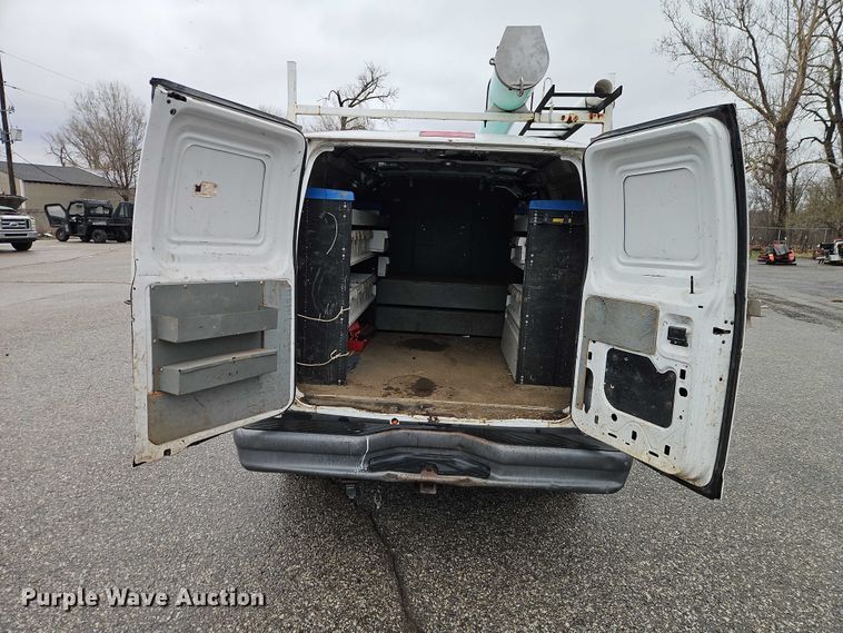 image for item EO7083 2006 Ford E350 van