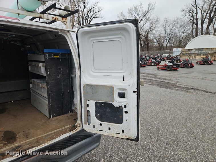 image for item EO7083 2006 Ford E350 van