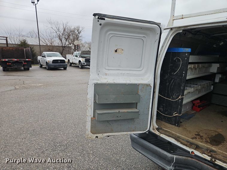 image for item EO7083 2006 Ford E350 van