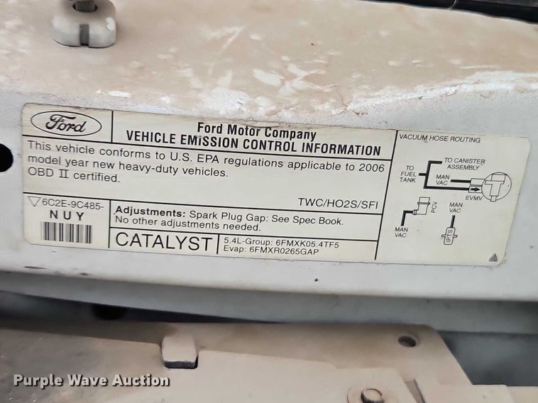 image for item EO7083 2006 Ford E350 van