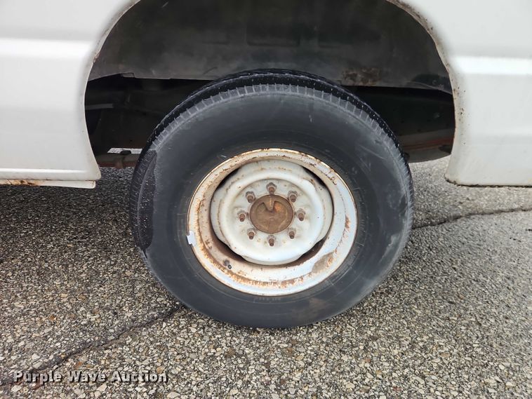 image for item EO7083 2006 Ford E350 van