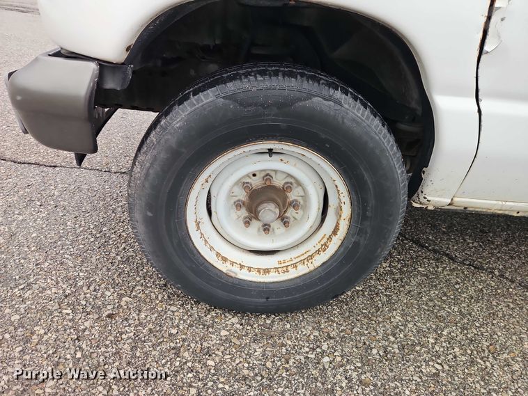 image for item EO7083 2006 Ford E350 van