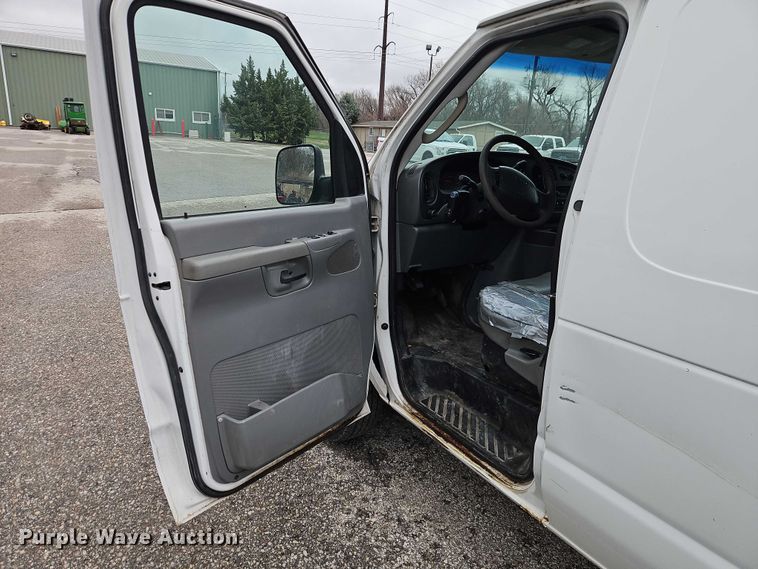 image for item EO7084 2008 Ford E250 van