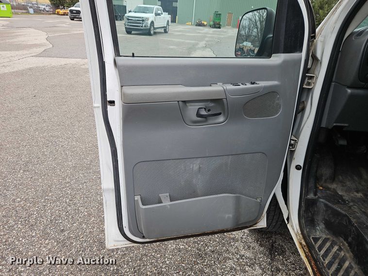 image for item EO7084 2008 Ford E250 van