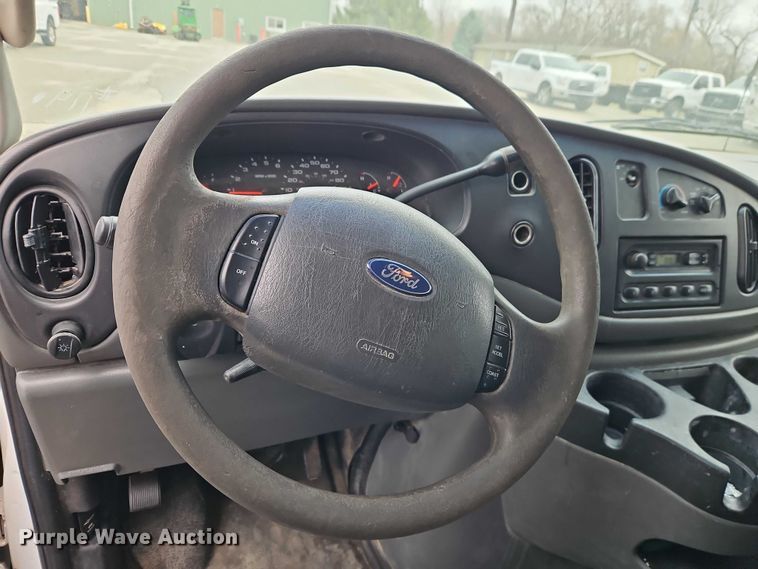 image for item EO7084 2008 Ford E250 van