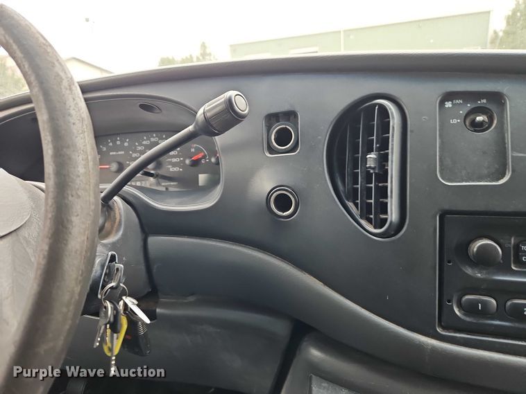 image for item EO7084 2008 Ford E250 van