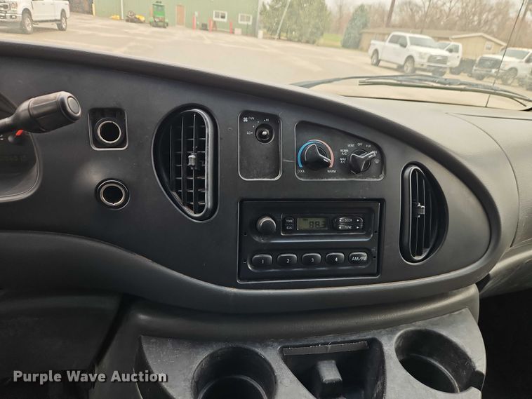 image for item EO7084 2008 Ford E250 van