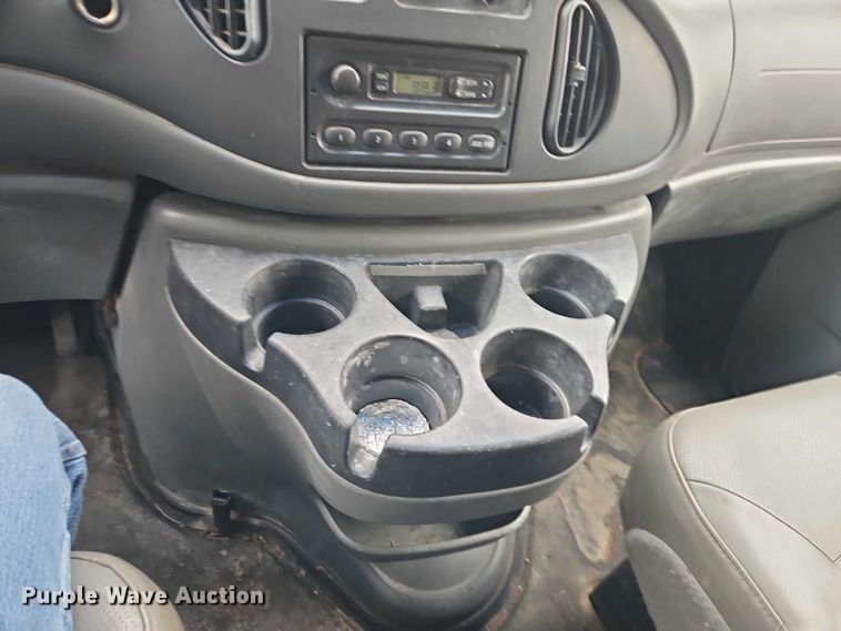 image for item EO7084 2008 Ford E250 van