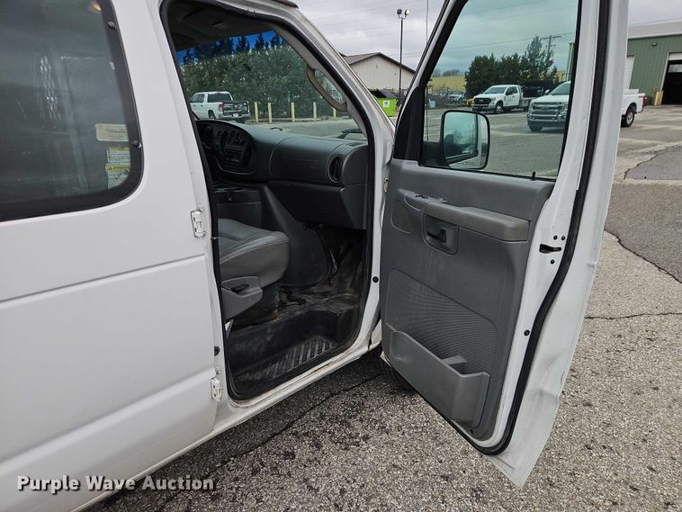 image for item EO7084 2008 Ford E250 van