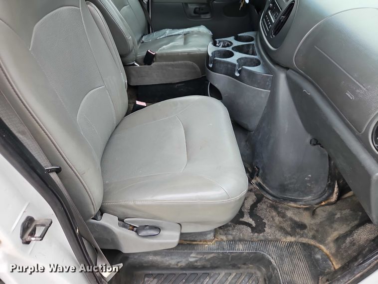 image for item EO7084 2008 Ford E250 van