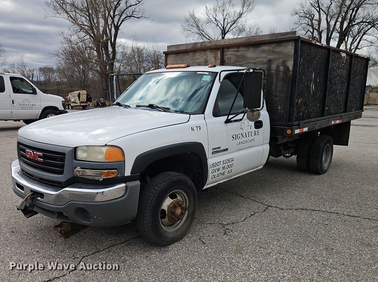 2007 GMC Sierra 3500 dump bed pickup truck