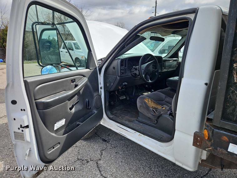 image for item EO7088 2007 GMC Sierra 3500 dump bed pickup truck