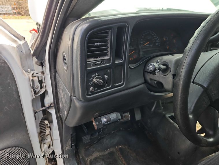 image for item EO7088 2007 GMC Sierra 3500 dump bed pickup truck