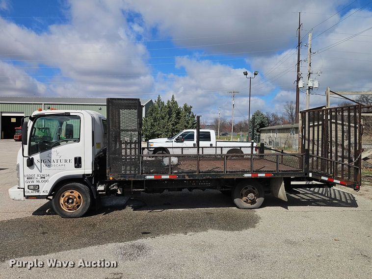 image for item EO7089 2010 Isuzu NPR flatbed truck