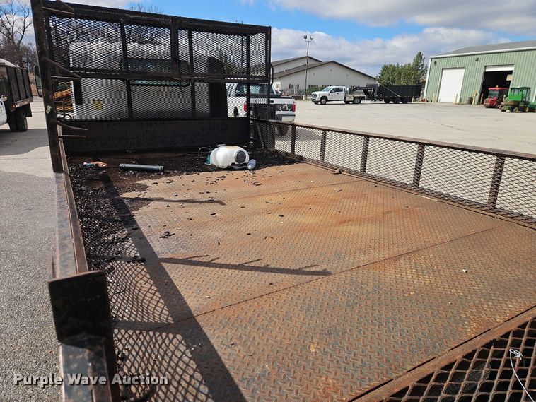 image for item EO7089 2010 Isuzu NPR flatbed truck