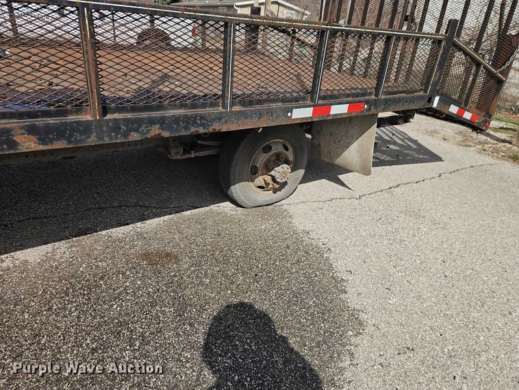 image for item EO7089 2010 Isuzu NPR flatbed truck