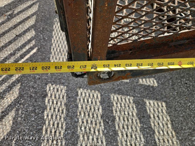 image for item EO7089 2010 Isuzu NPR flatbed truck