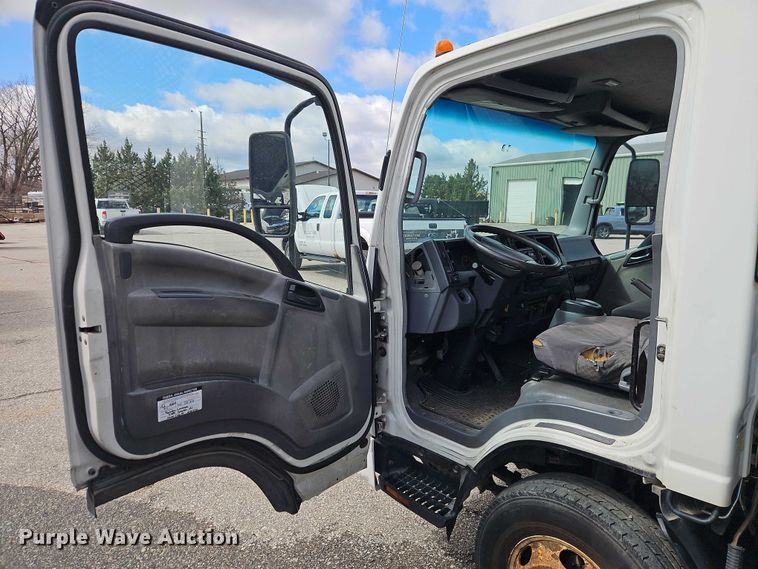 image for item EO7089 2010 Isuzu NPR flatbed truck