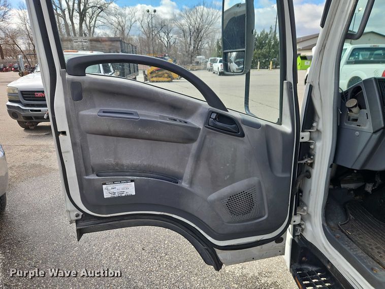 image for item EO7089 2010 Isuzu NPR flatbed truck