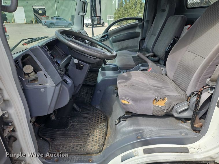 image for item EO7089 2010 Isuzu NPR flatbed truck