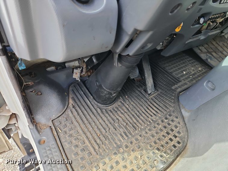 image for item EO7089 2010 Isuzu NPR flatbed truck