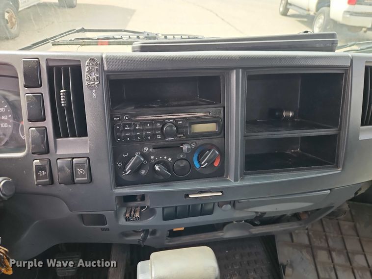 image for item EO7089 2010 Isuzu NPR flatbed truck