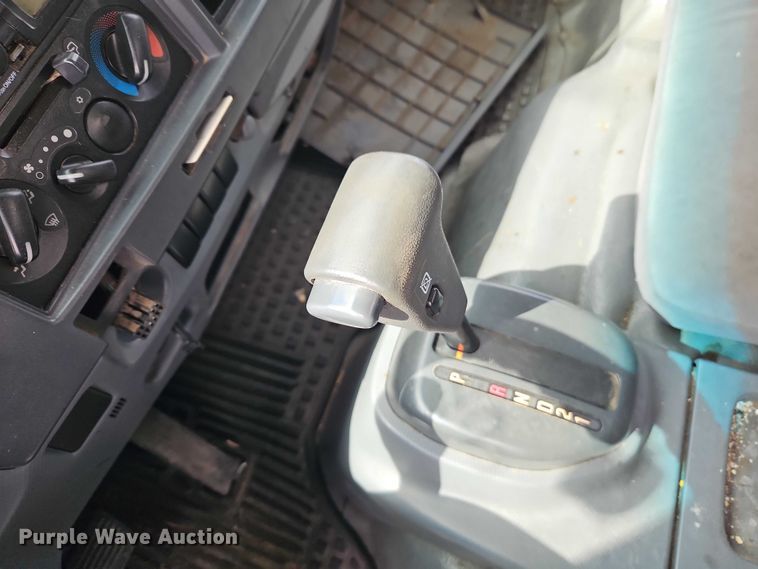 image for item EO7089 2010 Isuzu NPR flatbed truck