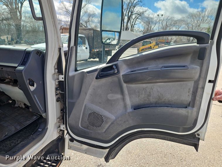 image for item EO7089 2010 Isuzu NPR flatbed truck