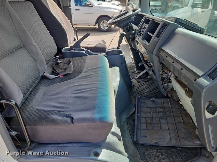 image for item EO7089 2010 Isuzu NPR flatbed truck