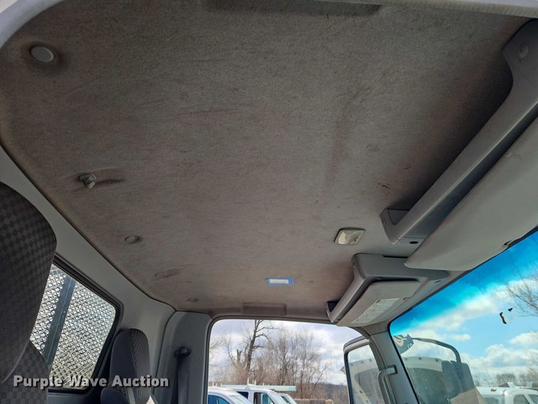 image for item EO7089 2010 Isuzu NPR flatbed truck