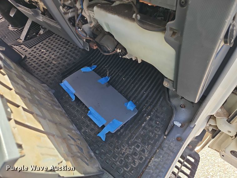 image for item EO7089 2010 Isuzu NPR flatbed truck